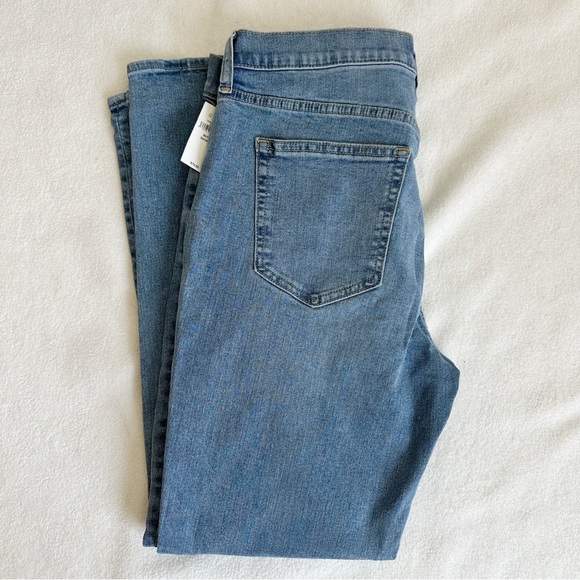 Gap Women’s Mid Rise Classic Straight Stretch Jeans, size 30 Short / 10 Short - Picture 14 of 16